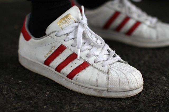 鞋子好搭配衣服百搭鞋子推荐凯发K8首页登录什么颜色的(图2)